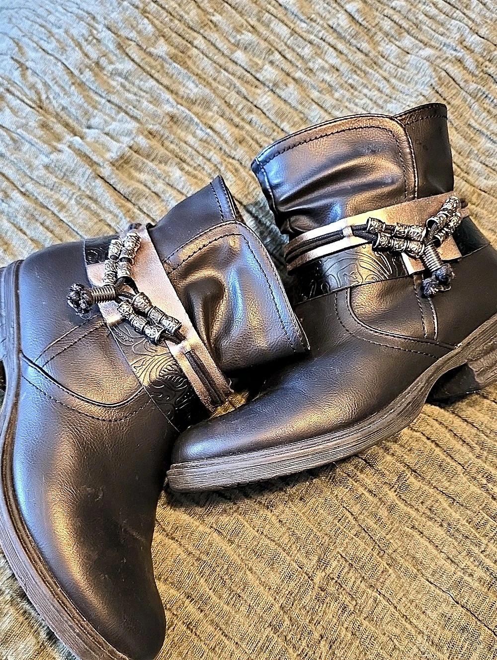 Via Pinky Ankle Boots Black Decorative Strap Like New